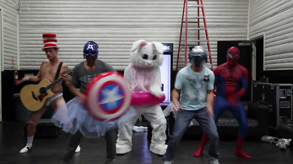 Les Backstreet Boys font le Harlem Shake