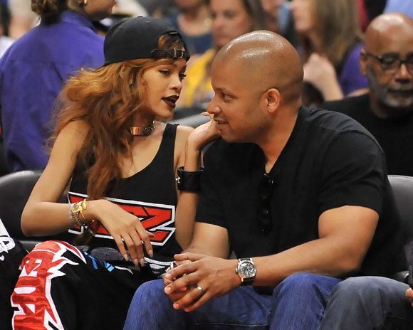 Rihanna se venge de Chris Brown et séduit un fan basketball