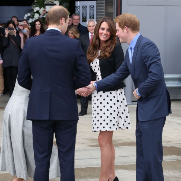 Kate Middleton et les princes William et Harry s'amusent comme des enfants chez Harry Potter