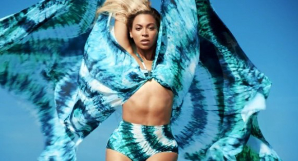 Beyoncé chante en bikini Standing on the Sun pour la campagne H&M