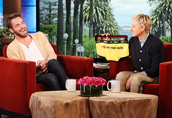 Chris Pine décrit LA femme idéale à Ellen DeGeneres