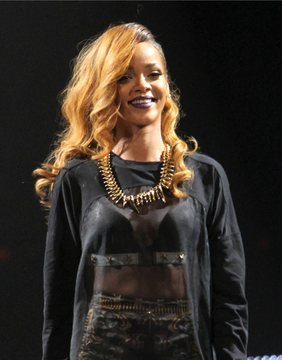 Rihanna poursuit la compagnie Topshop