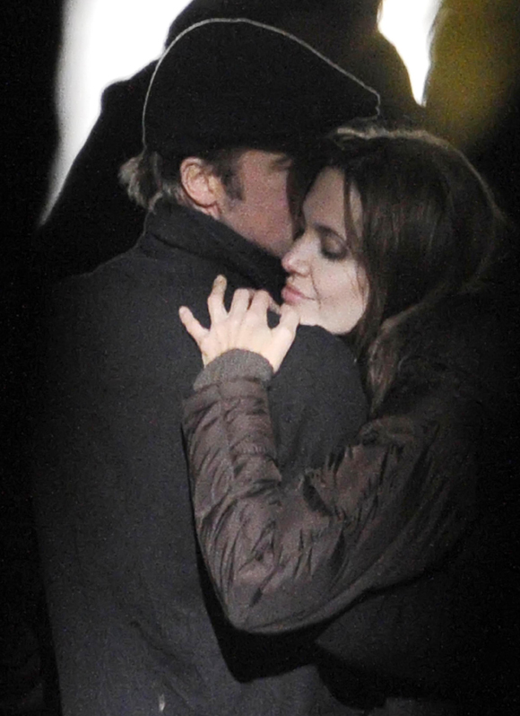 Brad Pitt supporte Angelina Jolie dans sa décision de se faire enlever les deux seins