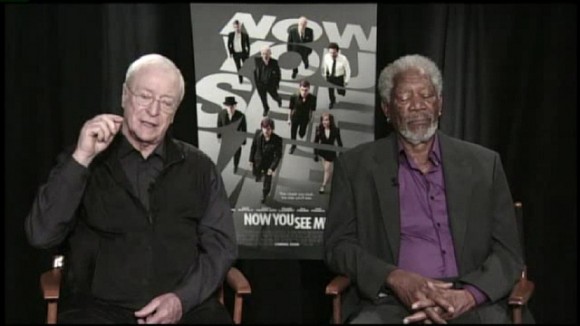 Morgan Freeman s'endort pendant une entrevue live