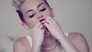 We Can’t Stop de Miley Cyrus - Les meilleurs GIFs