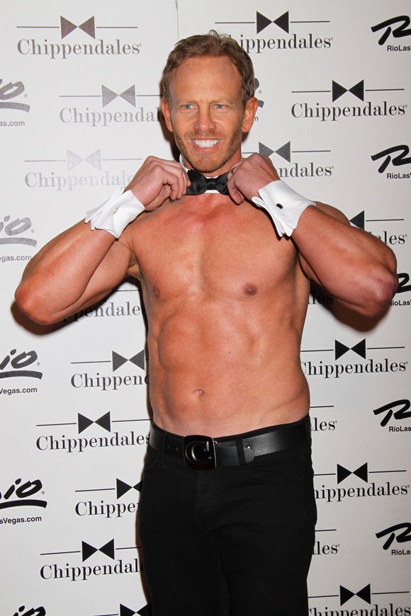 Ian Ziering passe de Beverly Hills 90210 à danseur dans la troupe des Chippendales 