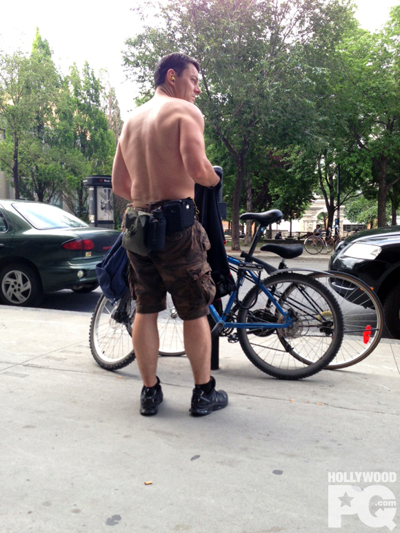 Jean-François Beaupré de Destinées shirtless sur St-Laurent - SPOTTED