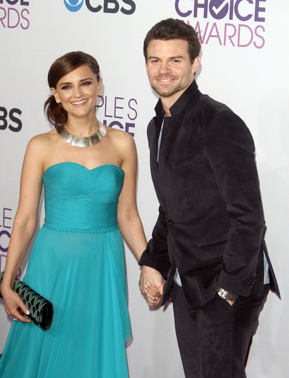 Rachael Leigh Cook est enceinte