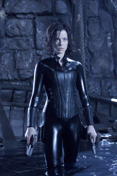 kate-beckinsale-underworld-image-5-400x600