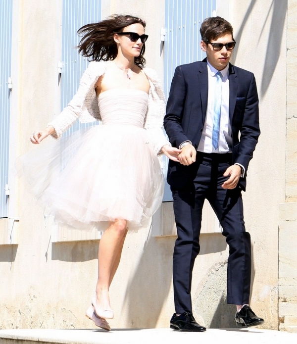 keira-knightley-wedding-photo-with-james-righton-02