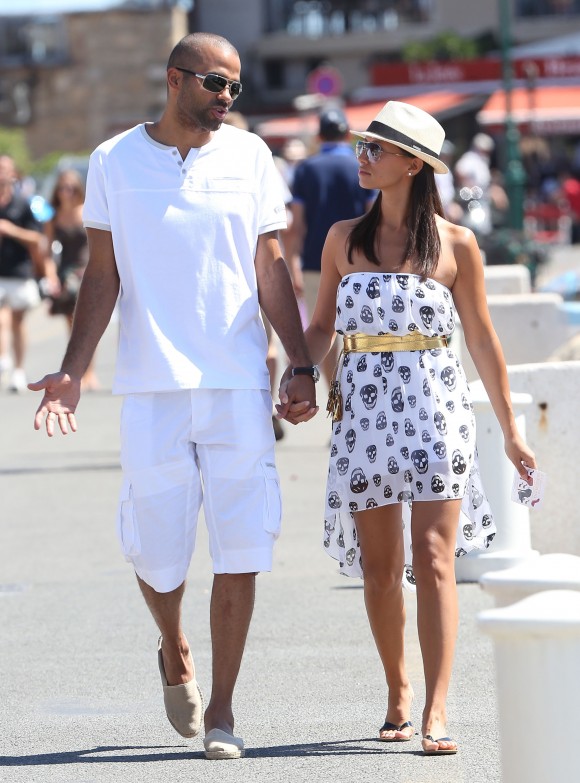 Tony Parker Takes A Romantic Stroll With His Fiancee