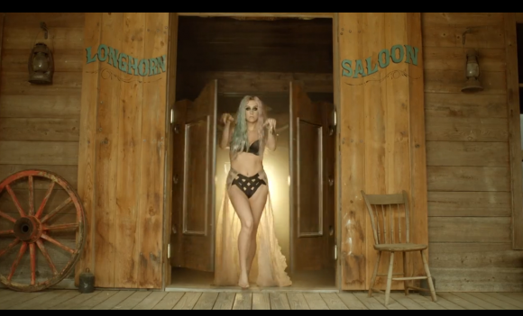 Ke$ha et Pitbull lancent Timber - Nouveau vidéoclip