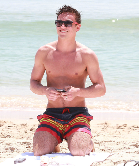 Tom Daley And Friends Enjoying A Day On The Beach In Miami