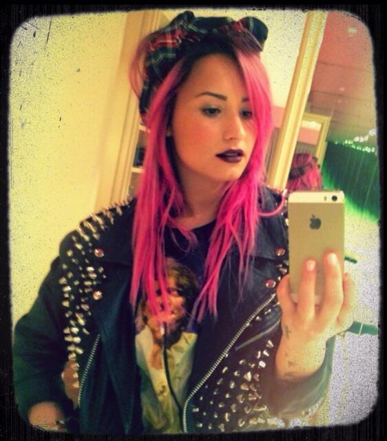 HOT or NOT les nouveaux cheveux roses de Demi Lovato?