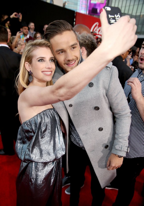 Emma-Roberts-posed-One-Direction-Liam-Payne-American-Music-Awards