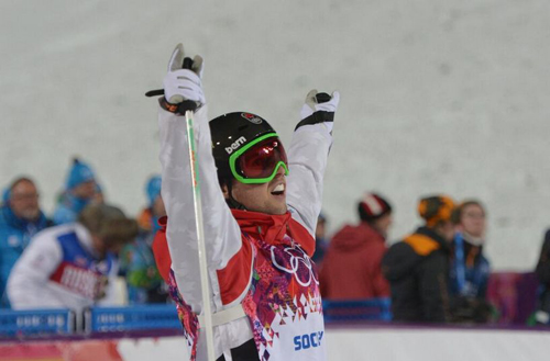 Alexandre Bilodeau remporte une deuxième médaille d'or en ski acrobatique à Sochi