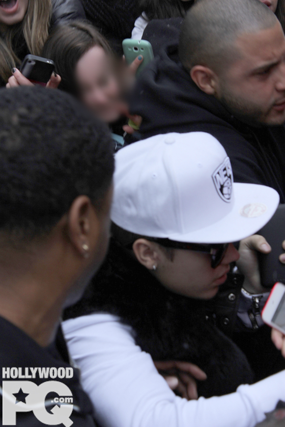 Justin Bieber est rentré à l'hôtel avec trois filles à Montréal