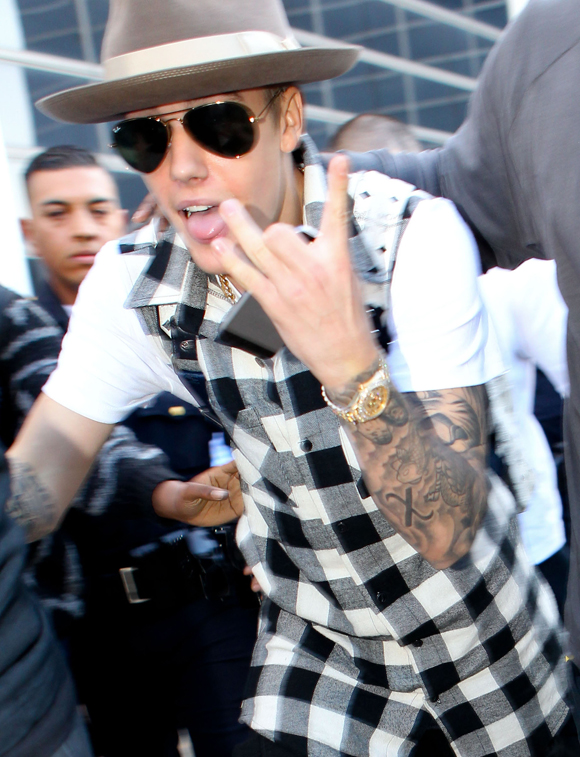Justin Bieber en détention à l'aéroport de Los Angeles après son voyage au Japon