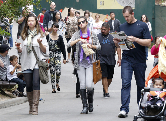 Selena Gomez and Her Parents Check Out the LA Zoo