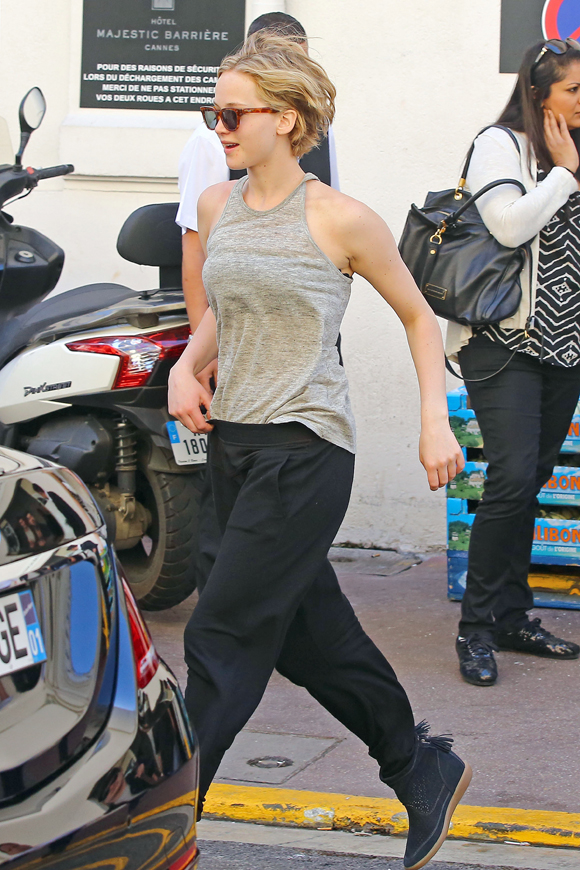 jennifer lawrence en joggings à Cannes