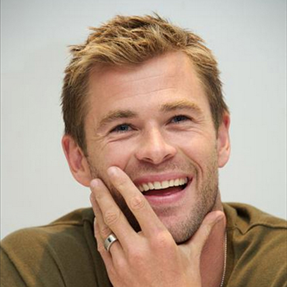 Les nouveaux cheveux courts de Chris Hemsworth - HOT or ...