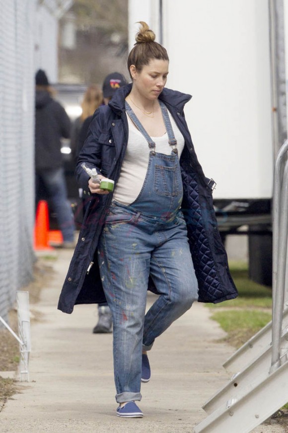 EXCLUSIVE: Heavily Pregnant Jessica Biel seen wearing dirty denim overalls on the set 'The Devil and The Deep Blue Sea'