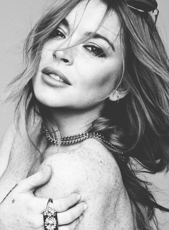 Lindsay Lohan topless pour le Hunger Magazine.