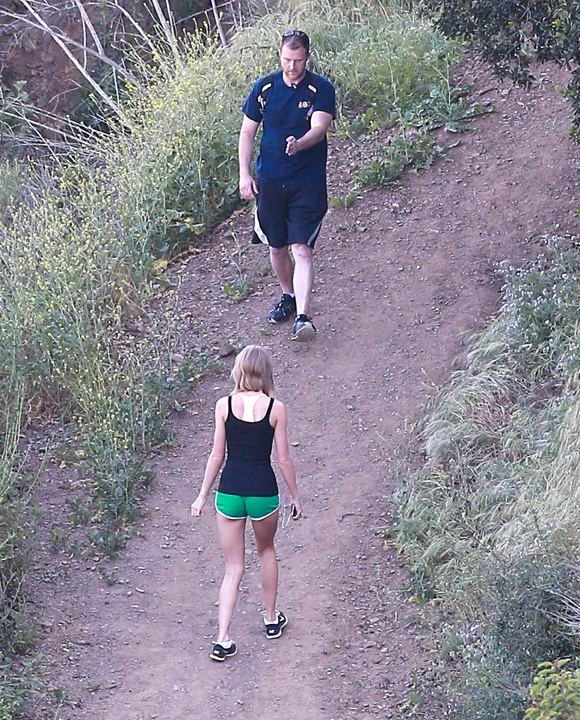 Taylor Swift Out For A Hike In Hollywood