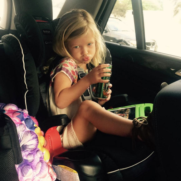 La petite de Jessica Simpson est une #BossLady pour son premier jour à la pré-maternelle