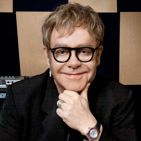 Elton John poursuivi pour harcèlement sexuel