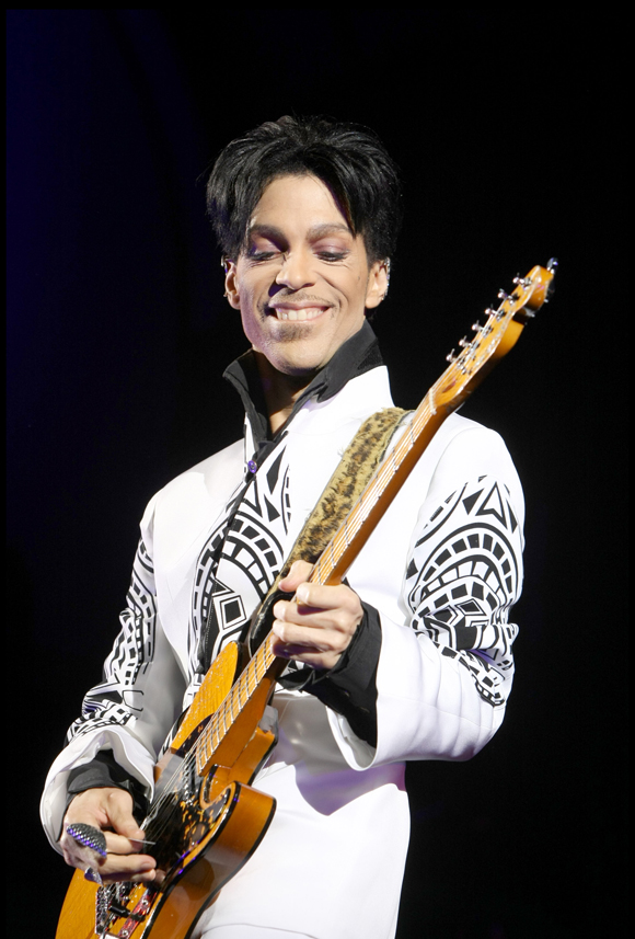 Prince aurait été traité pour une surdose peu de temps avant sa mort