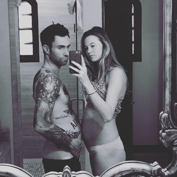 À l'international - La grossesse sympathique d'Adam Levine