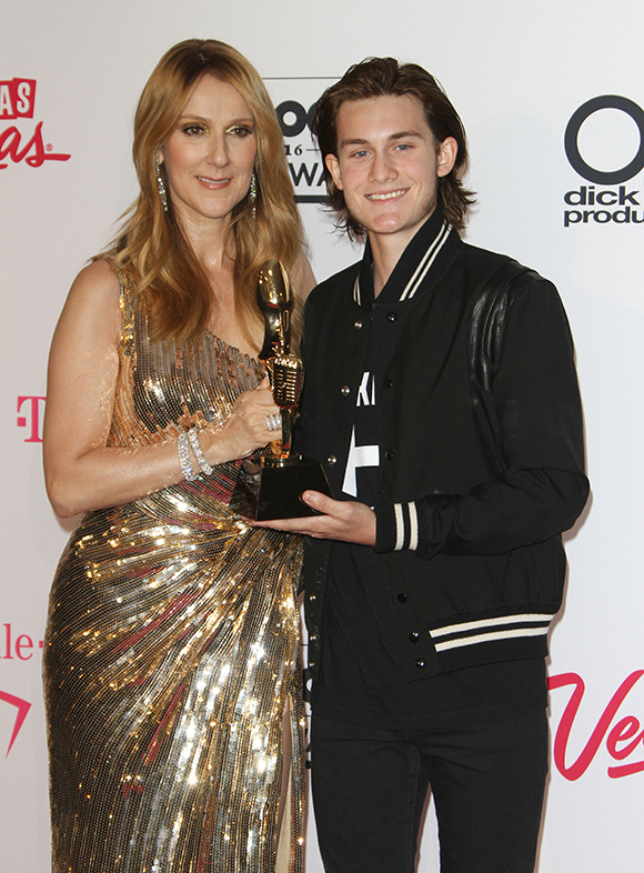Billboard Music Awards - Céline Dion reçoit son prix hommage des mains de René-Charles Angélil