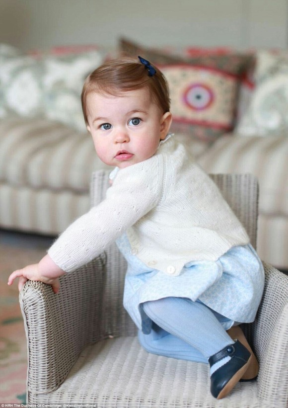 Kate Middleton partage des photos de la princesse Charlotte pour son premier anniversaire.