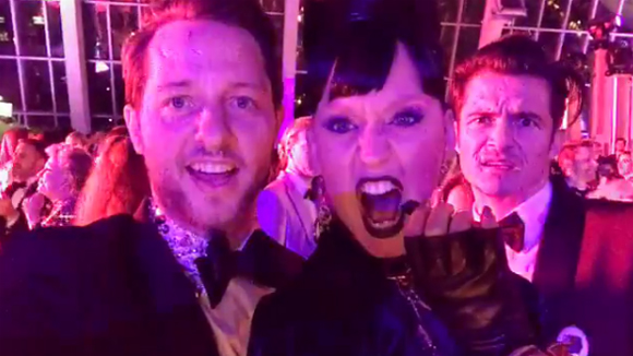 Xavier Dolan fait le party avec Katy Perry, Jessica Chastain et Orlando Bloom