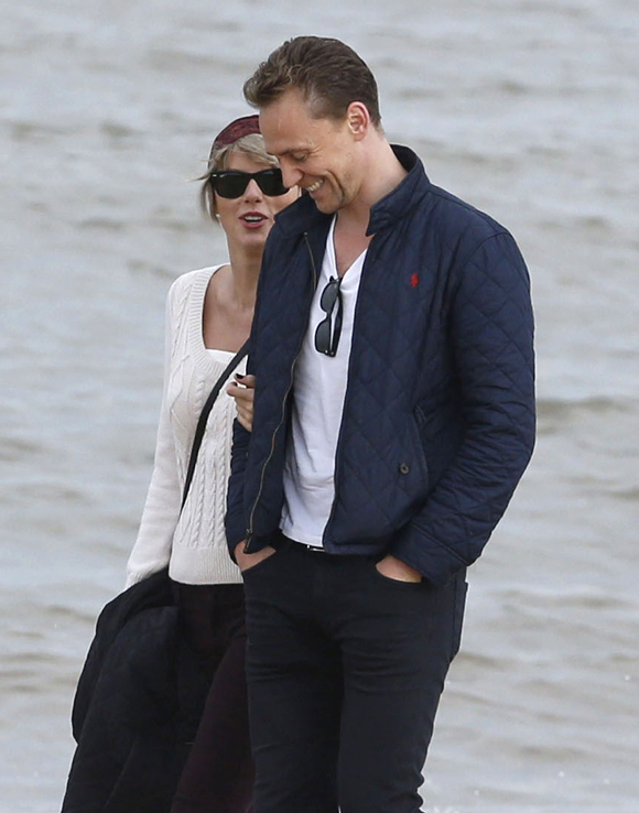 Taylor Swift rencontre sa nouvelle belle-mère, la maman de Tom Hiddleston