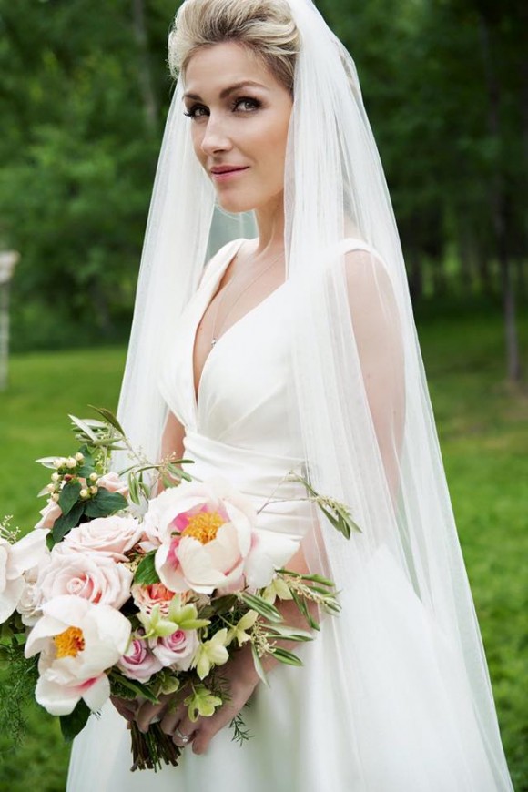 Ingrid Falaise flotte sur un petit nuage après son mariage.