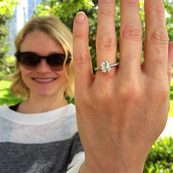 Emilie De Ravin de Once Upon a Time est fiancée.