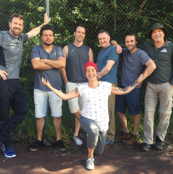 Mariana Mazza et sa gang de boys sur le tournage de De père en flic 2.