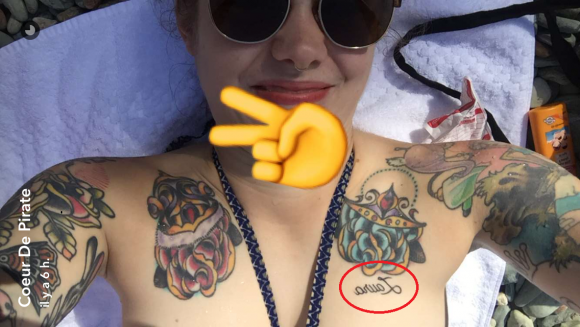 Coeur de pirate fait recouvrir son tatouage de Laura