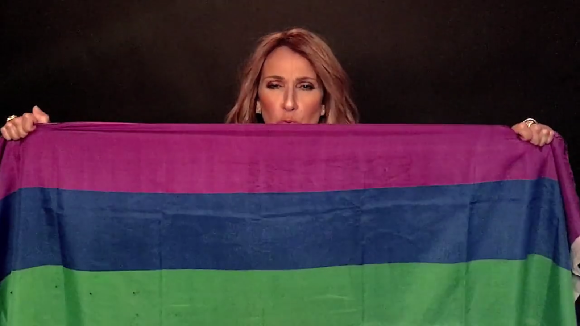 Céline Dion revêt fièrement le drapeau arc-en-ciel!