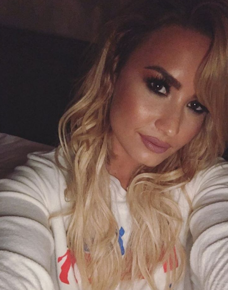 Demi Lovato se teint en blonde.